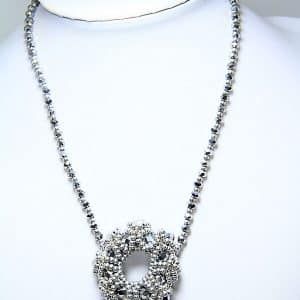 Collana fatta a mano in tessitura di cristalli, gioielli artigianali realizzati a mano a Verona