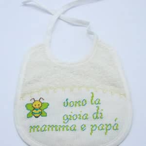Bavaglio Gioia di mamma e papà bambino ricamato a mano. Ricami fatti a mano Verona. Bimbo e bimba