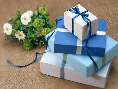 Idee regalo originali per lei: decorazioni e gioielli fatti a mano